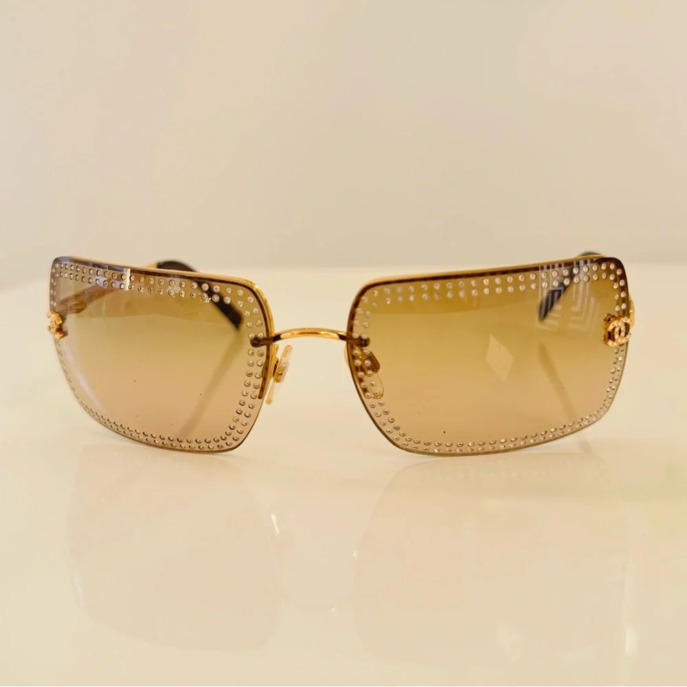 EXTREMELY RARE ✨ Vintage Chanel 4105-B Swarovski golden rimless sunglasses
